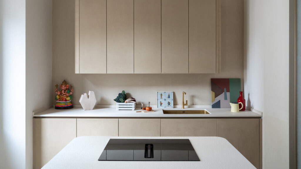 Home_Marialaura_Irvine_Milan_pearl_adora_01+(1).jpg